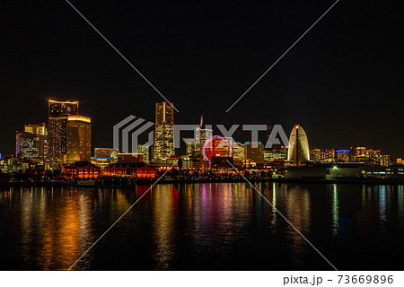 横浜・みなとみらい・大さん橋から見る夜景 73669896