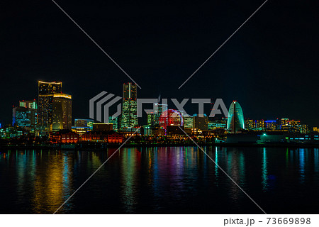 横浜・みなとみらい・大さん橋から見る夜景 73669898