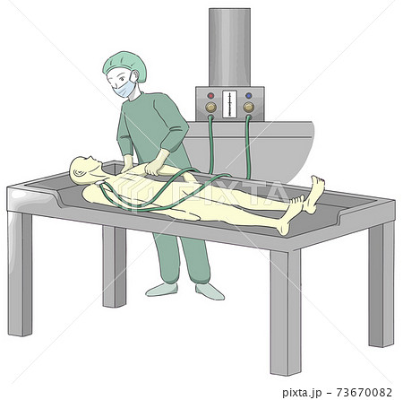 エンバーミングの「注入」工程でマッサージを施す人2 エンバーミングの「注入」工程でマッサージを施す人2 73670082