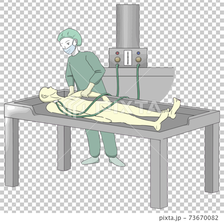 エンバーミングの「注入」工程でマッサージを施す人2 エンバーミングの「注入」工程でマッサージを施す人2 73670082