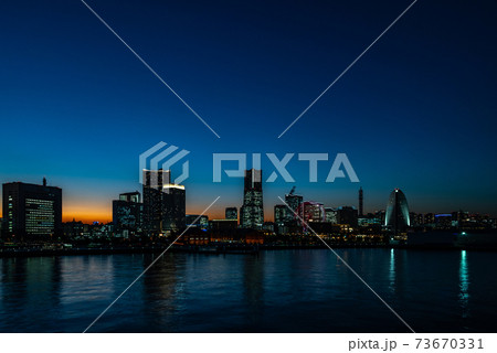 横浜・みなとみらい・大さん橋から見る夜景 横浜・みなとみらい・大さん橋から見る夜景 73670331
