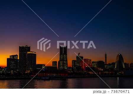 横浜・みなとみらい・大さん橋から見る夜景 横浜・みなとみらい・大さん橋から見る夜景 73670471