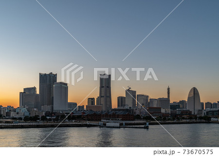 横浜・みなとみらい・大さん橋から見る夜景 73670575