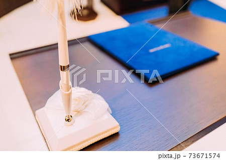 結婚誓約書　ペン 73671574