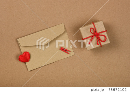 Brown paper Valentine gift box and card envelope 73672102