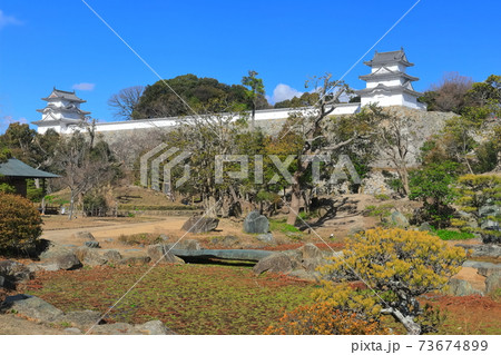 【兵庫県】晴天下の明石城(坤櫓と巽櫓) 【兵庫県】晴天下の明石城(坤櫓と巽櫓) 73674899