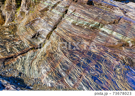 虎岩の縞模様3 73678023