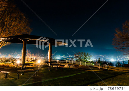 山梨県山梨市 笛吹川フルーツ公園と甲府盆地の夜景 73679754