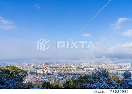 高良大社から久留米市・鳥栖市方面を撮影(積雪の風景) 高良大社から久留米市・鳥栖市方面を撮影(積雪の風景) 73680952