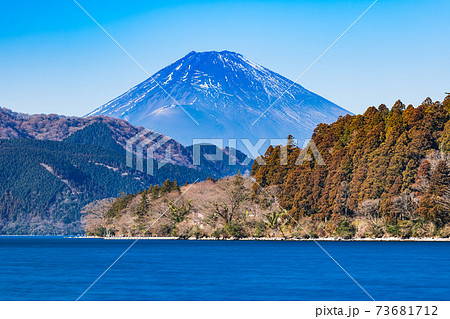 芦ノ湖から眺める富士山 冬景の写真素材 73681712 Pixta