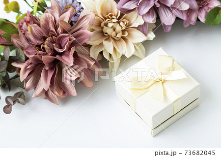 プレゼント 73682045