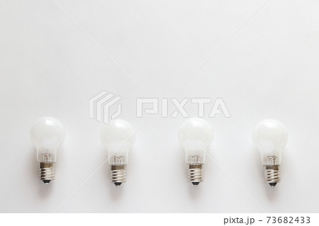 横に並んだ電球 73682433