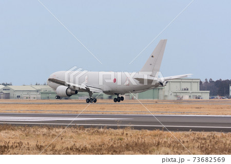 航空自衛隊KC-767J離陸 73682569