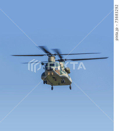 航空祭 大型輸送用ヘリコプター フライト Ch 47j 航空自衛隊の写真素材