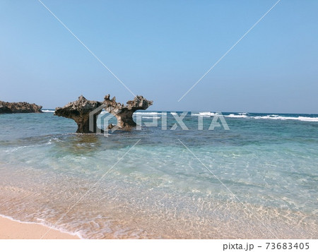 沖縄県古宇利島ハートロック 73683405