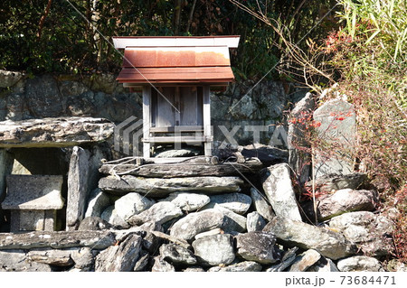 祠 祠 73684471