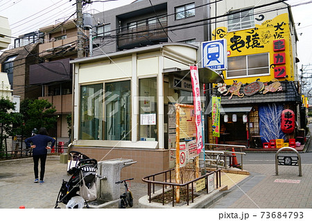 東京文京区にある都営三田線の白山駅の入り口エレベータ 73684793