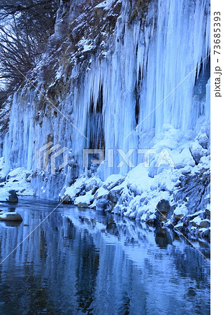 御嶽山の清水からできる白川氷柱群 73685393