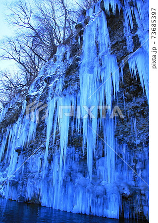 御嶽山の清水からできる白川氷柱群 73685397