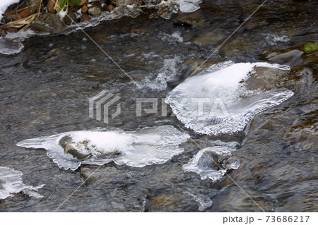 北海道冬景色　氷のアート　氷の世界 73686217
