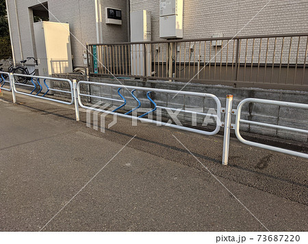 江戸川区のガードレール ガードパイプ の写真素材 73687220 Pixta