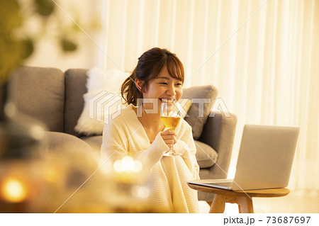 オンライン飲み会　ビデオ通話 73687697