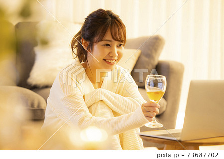オンライン飲み会　ビデオ通話 73687702