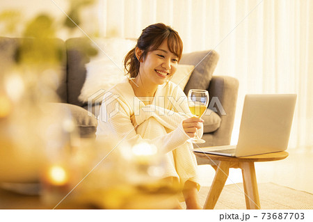 オンライン飲み会　ビデオ通話 73687703
