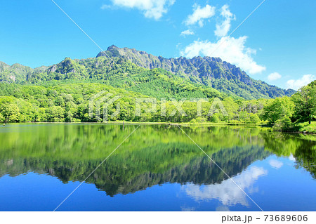 夏の鏡池 73689606