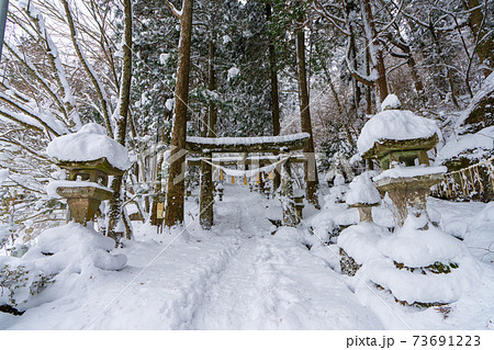 雪の英彦山豊前坊展望台登山口(高住神社参道) 雪の英彦山豊前坊展望台登山口(高住神社参道) 73691223