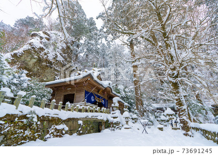 雪の英彦山豊前坊展望台登山口(高住神社参道) 雪の英彦山豊前坊展望台登山口(高住神社参道) 73691245