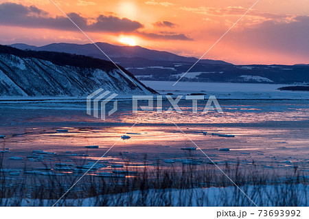 能取岬の夕日 能取岬の夕日 73693992