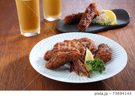 名古屋名物 手羽先と味噌串カツ 名古屋名物 手羽先と味噌串カツ 73694143