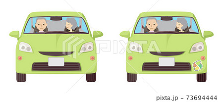 運転するおじいさんと同乗するおばあさん 73694444