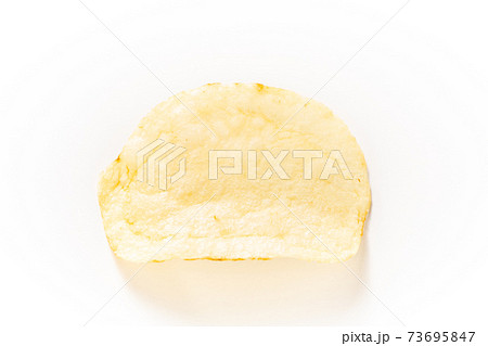 ポテトチップス一枚 白バック の写真素材
