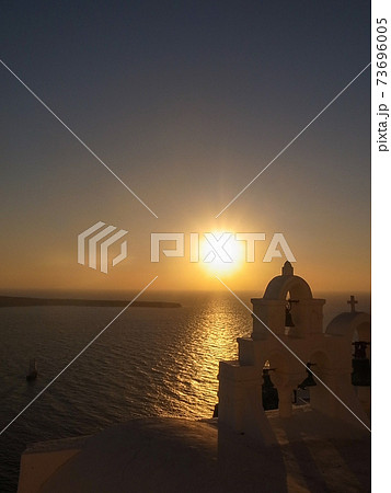 【ギリシャ】サントリニー島イアの夕日 73696005