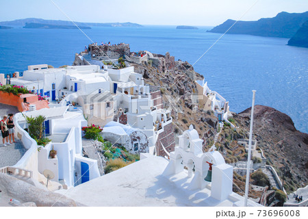 ギリシャ サントリーニ島イアの城跡の写真素材