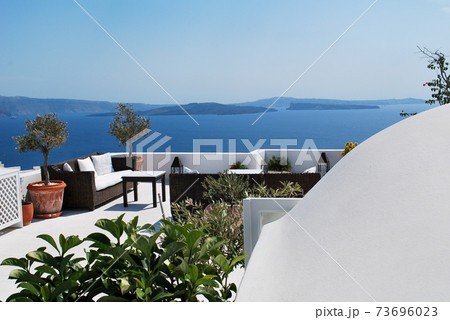 【ギリシャ】サントリーニ島イアの街並み 73696023