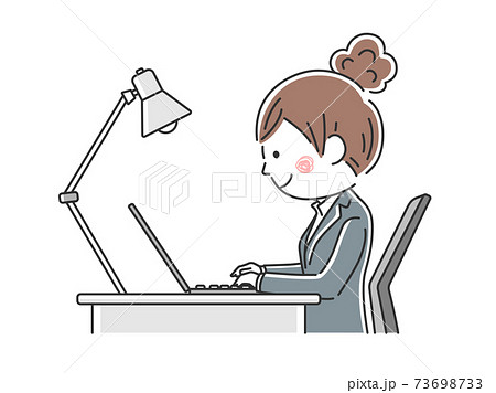 机でノートパソコン作業をする日本人ビジネスウーマンのイラストのイラスト素材