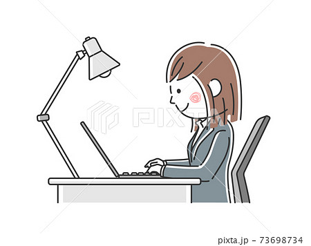 机でノートパソコン作業をする日本人ビジネスウーマンのイラストのイラスト素材