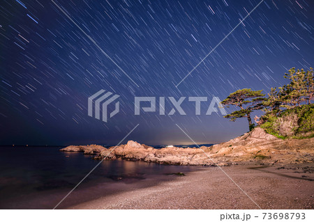 深夜の秋谷海岸 73698793