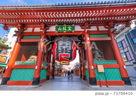 日本の東京都市景観　緊急事態宣言下の東京・浅草寺 73700410