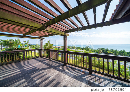 「沖縄県」伊芸SAの展望台から望む風景 「沖縄県」伊芸SAの展望台から望む風景 73701994