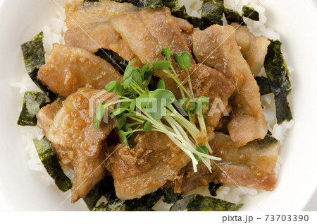 豚バラ丼 73703390