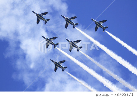 ブルーインパルス　航空自衛隊　戦闘機　飛行機　入間基地 73705371