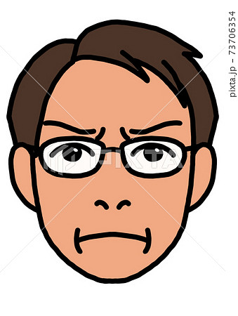 正面を向いた中年男性（怒る、不快、背景白） 73706354
