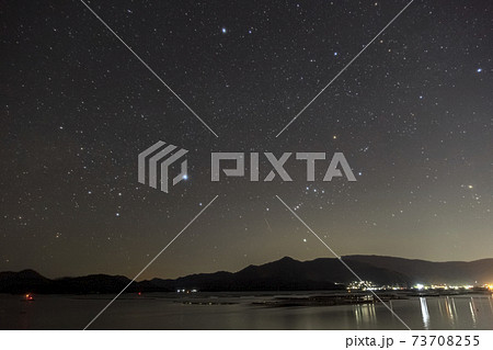 瀬戸内の冬の星景　島陰に沈むオリオン座 73708255