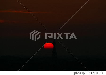 持尾展望台からの夕陽とPLの塔 持尾展望台からの夕陽とPLの塔 73710964