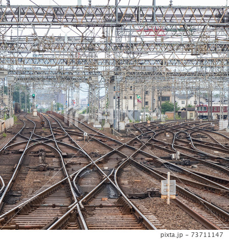 大和西大寺駅の平面交差　 73711147