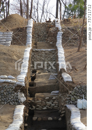 愛宕山古墳の発掘調査 群馬県前橋市 の写真素材 73711712 Pixta